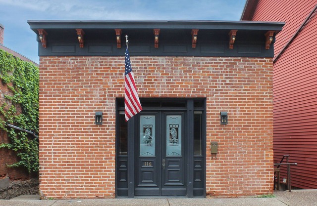 The Owl House, 1850's Historic Home: Luxury Steps from Downtown