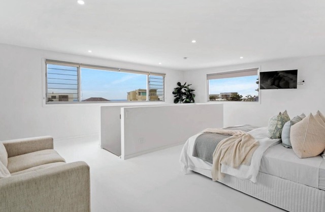 THE PALMS @ WAMBERAL | Pool, close to beach | Accom Holidays