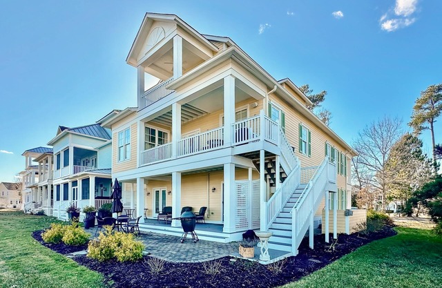 The Peninsula house w/indoor/outdoor pools, on-site golf & tennis/pickleball