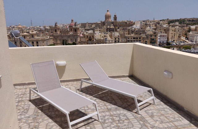 The penthouse flat - sea views
