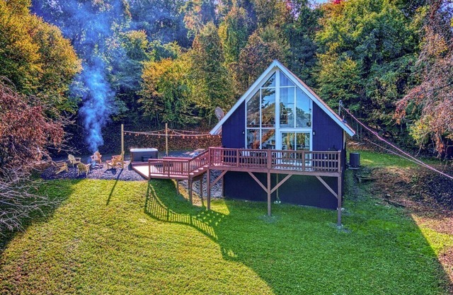 The perfect getaway for coffee lovers & hikers with gorgeous mountain views!