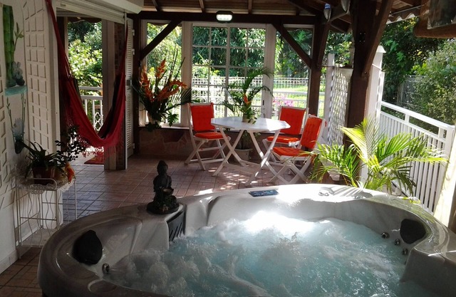 The "Petit Pavillon * classified furnished with 3-star tourism" swimming pool -spa- wifi-