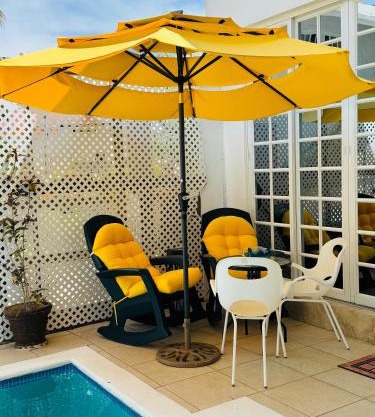 The PoolSide Pad- 5 mins from Airport & Beaches