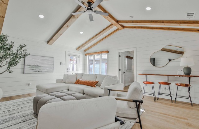 The Pops-Stylish newly remodeled 3-bedroom house with indoor/outdoor living area