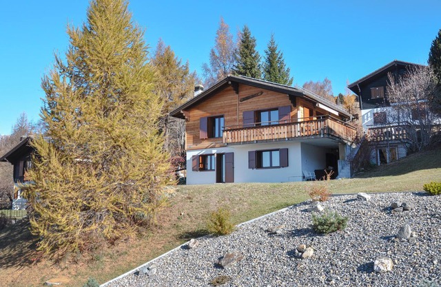 The popular chalet "El Ranchito" is centrally located in the beautiful resort of Bürchen.