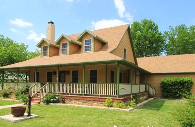 The Prairie House - sleeps six