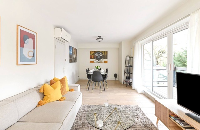 The Pug Apartment - Hyde Park Views