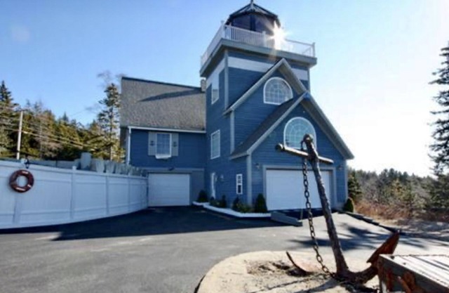 THE QUIETSIDE “LIGHTHOUSE”, OCEAN VIEWS. SURROUNDED BY ACADIA NATIONAL PARK!