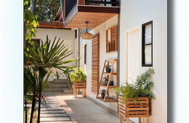 The Reef Hotel & Studios