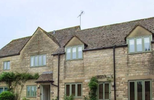 THE RETREAT, country holiday cottage, with a garden in Bibury