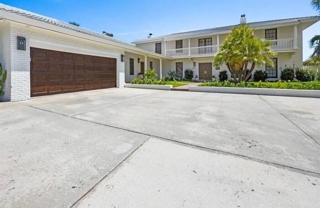 The Reunion House oceanfront with 7 bedrooms