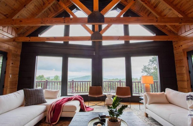 The Ridge: A Modern Cabin