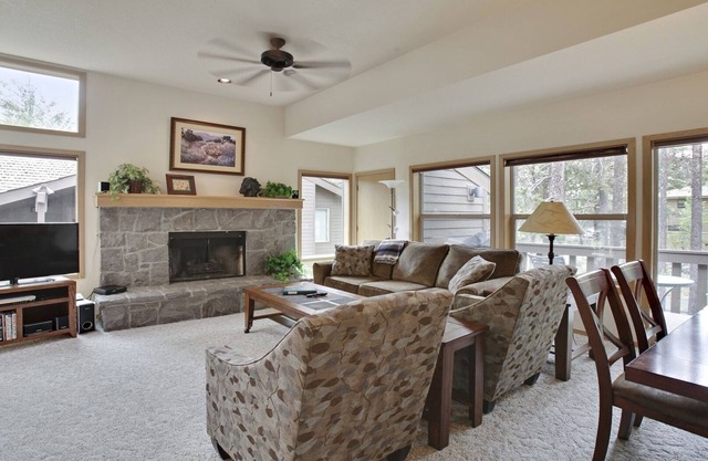 The Ridge at Sunriver - Condo #24 - Access provided to onsite seasonal swimming pool & tennis facilities, year-round hot tub plus 4 bikes