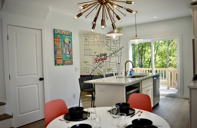 The Ridge Retreat - Walkable and HGTV designed!