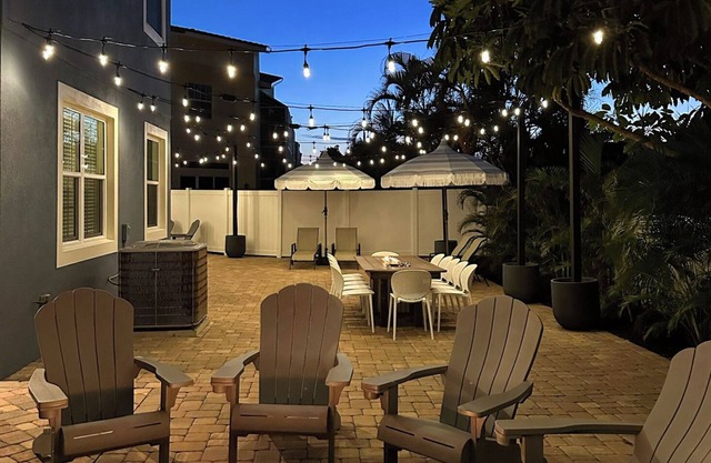 The Saltwater House - Space Coast townhouse only 1/2 a mile from the beach