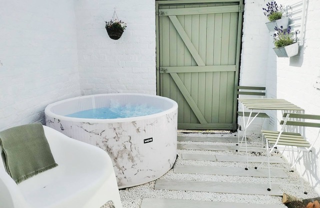 The Salty Seagull (Pet Friendly+Jacuzzi)