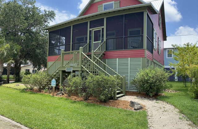 The Salty Siren- Steinhatchee Landing Resort Sleeps 9 -New High Speed Internet