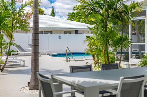 The Sandbar Walk To Beach Comfy Beds Firepit Pool