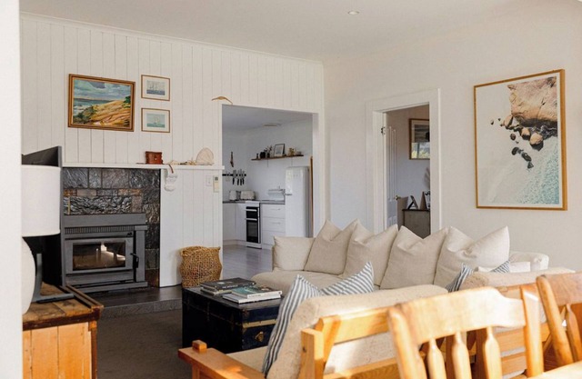 The Sea Keeper Bicheno | cosy seaside cottage