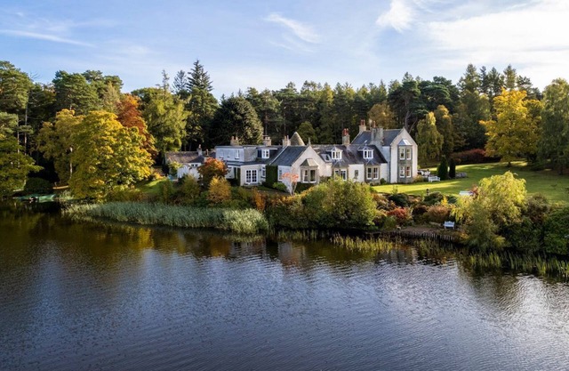 The Secret Loch - Six Bedroom Villa, Sleeps 12