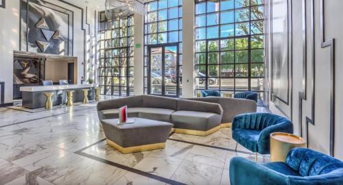 The Sherman Luxe 2 Bed Apt with FREE PARKING