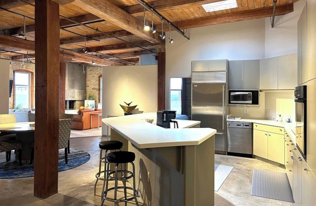 The Skyline: Penthouse Suite