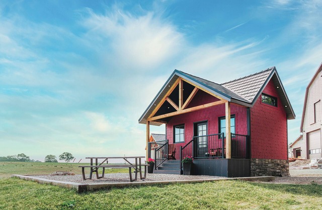 "The Sleepy Goat" Nature Lodge - Ultimate Farm Staycation Destination