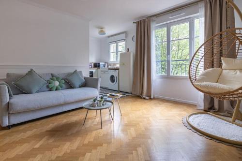 The Smile House/Bussy-Saint-Georges