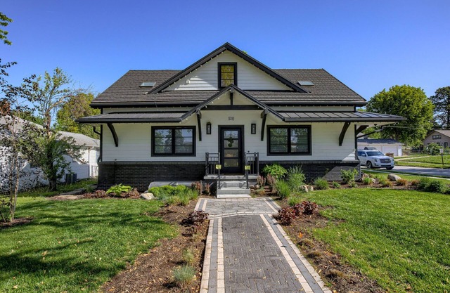 The South House in Gretna, NE - 5 bedrooms