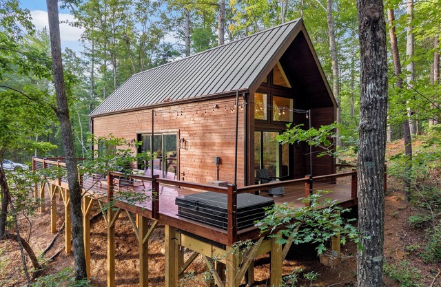 The Springer Cabin - Luxury Mountain Cabin - Pickleball - Hot Tub - King Beds - < 30 Minutes to Helen