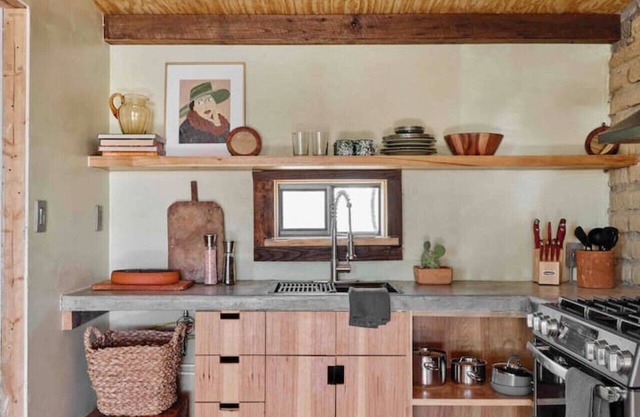 The Study Butte Room No.4 + Kitchen