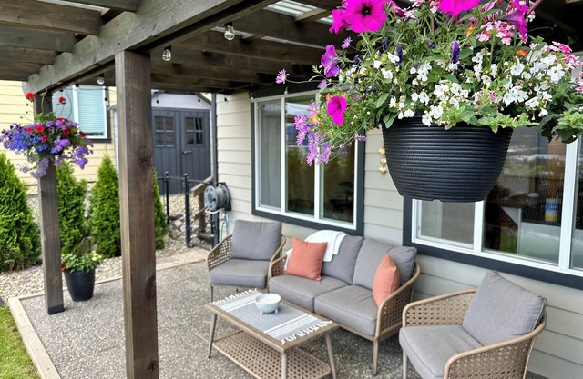 The Sunrise Suite: Bright | Modern | Beautiful (Fully Registered w/Regulations)