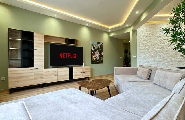The Tropical | Luxury 2BR City Centre Retreat