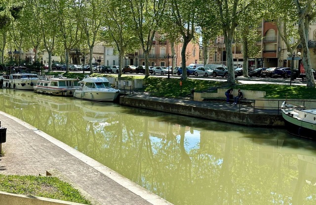 The Victor Hugo de la Robine faces the Canal and is just a stone's throw from Les Halles.