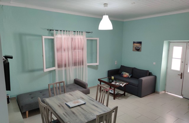 The Village Cottage (with private patio garden) Edit