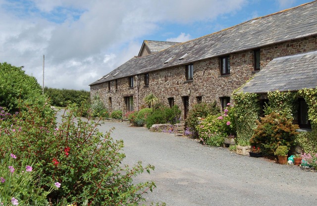 THE WAGON LINNEY, pet friendly, with a garden in Bude
