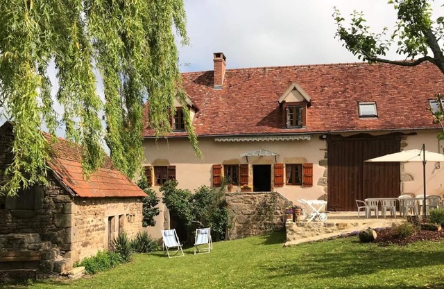 The Wall - OYE - Cottage
