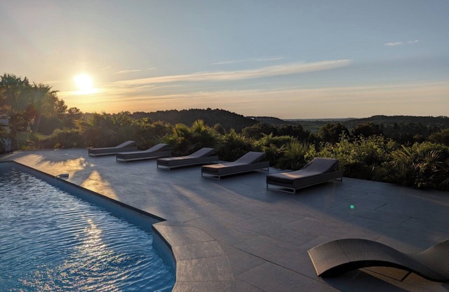 The White Luxe Collection 5 min from Montpellier 350 m2 hab. swimming pool clim view