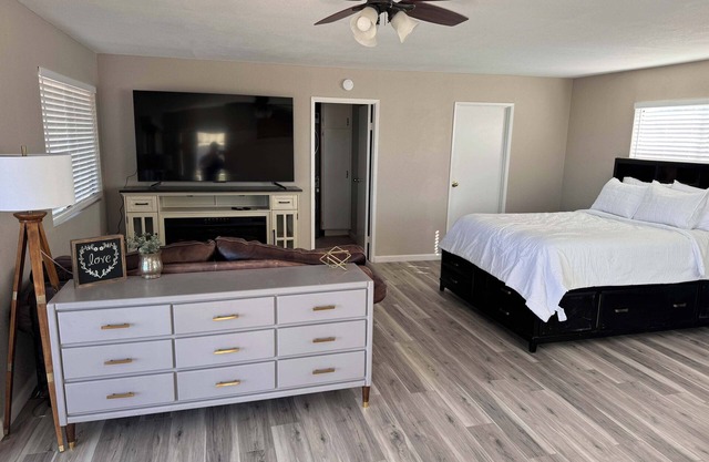 The Wildomar Sunset Studio w/75" QLED