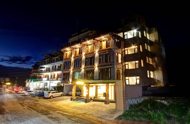 The Woodbine is situated amongst lofty evergreens and sublime Peaks.