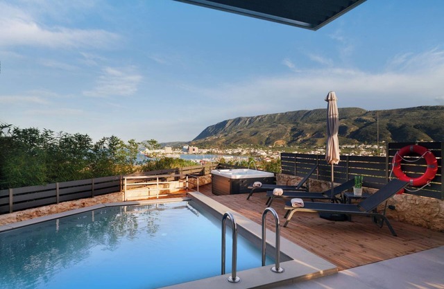 Thearia 2-bedroom villa in fabulous Chania with private pool and jacuzzi