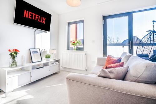 TheCountingSheep - Heathrow in 15 mins - Glass Balcony - Dedicated Workspace