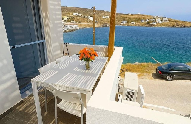 Theis Seafront Retreat - Loutra Seaview Bliss