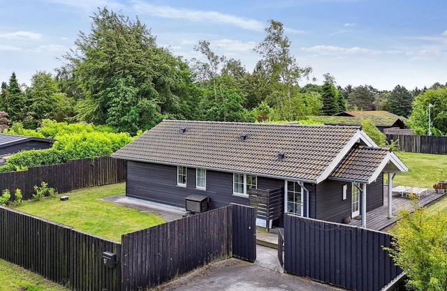 "Thermet" - 1.2km from the sea by Interhome