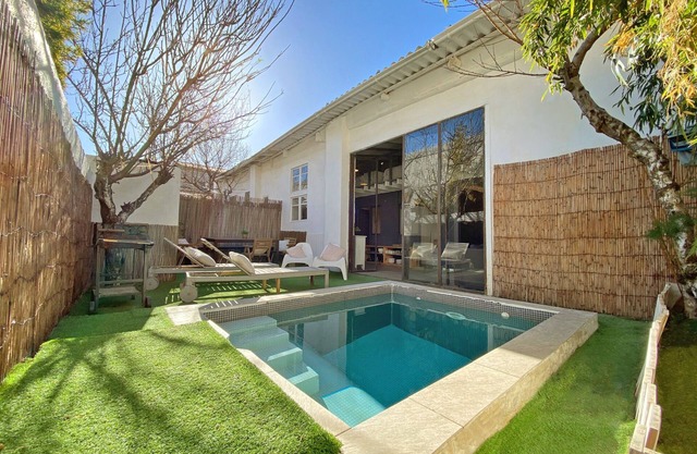 This 4 + 1 bedroom and 3 bathroom dream house