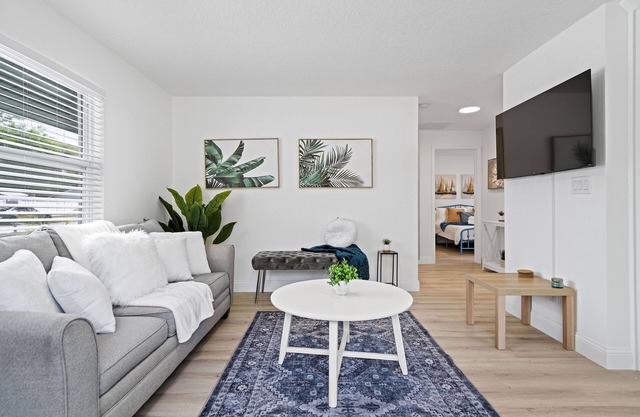 This apartment is a 0 bedroom(s), 2 bathrooms, located in Largo, FL.
