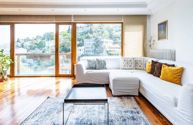 This apartment is a 2 bedroom(s), 1 bathrooms, located in Beşiktaş, İstanbul.