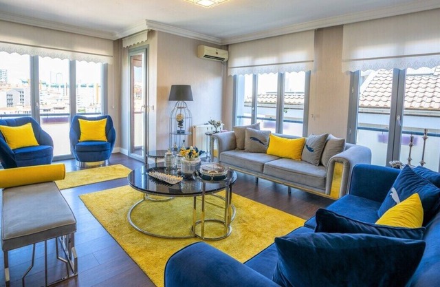 This apartment is a 3 bedroom(s), 2 bathrooms, located in Kâğıthane, İstanbul.