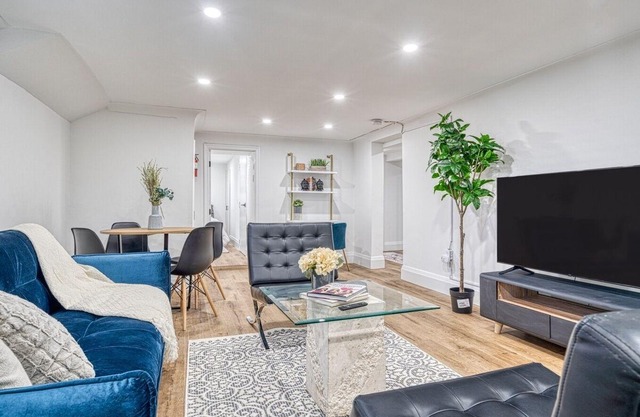 This apartment is a 3 bedroom(s), 1 bathrooms, located in St. Catharines, ON.