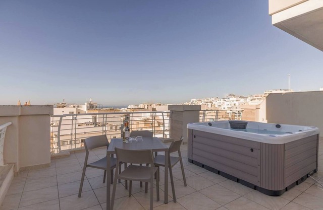 This apartment is a 2 bedroom(s), 2 bathrooms, located in Il-Mellieħa, null.